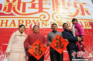 湖北一社區拍千人全家福定格鄰里溫情